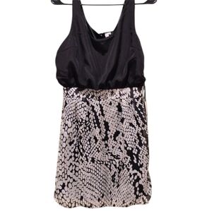 NWT Lira Empire Waist Black And White Dress With Back Button Detail Size M